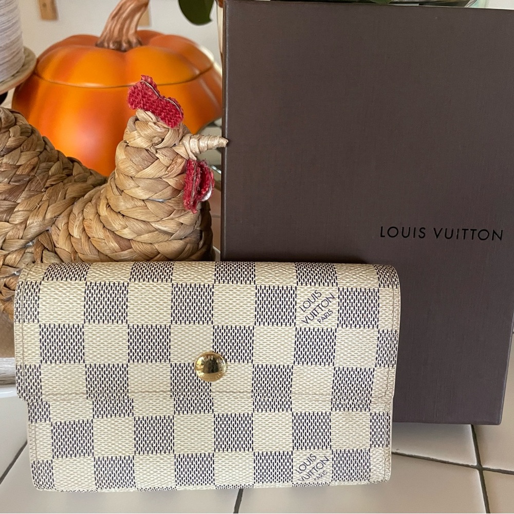 Louis Vuitton Wallet in Azur Damier-Authentic